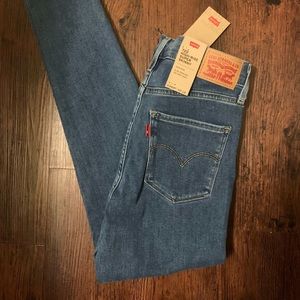 Women’s Levi jeans